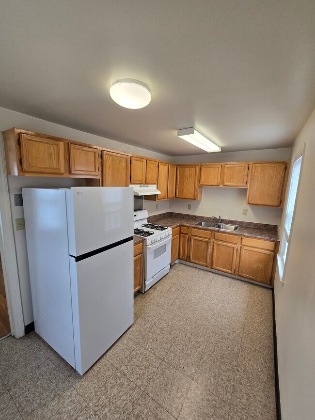 Building Photo - 404-410 East Bruce