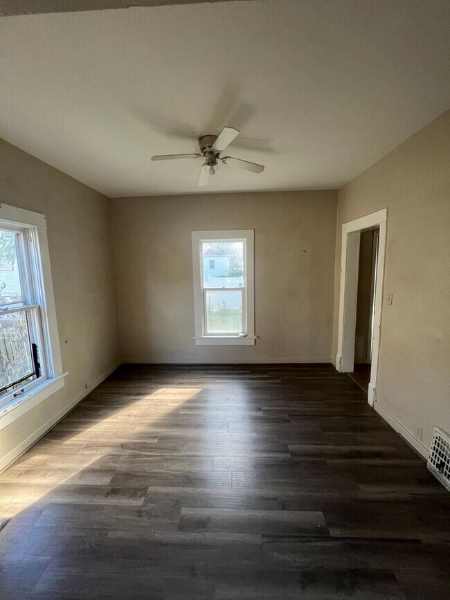 Building Photo - 3 br, 1 bath House - 617 N 15th St