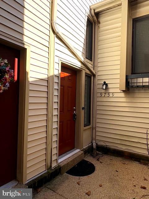 Building Photo - 9759 Lake Shore Dr