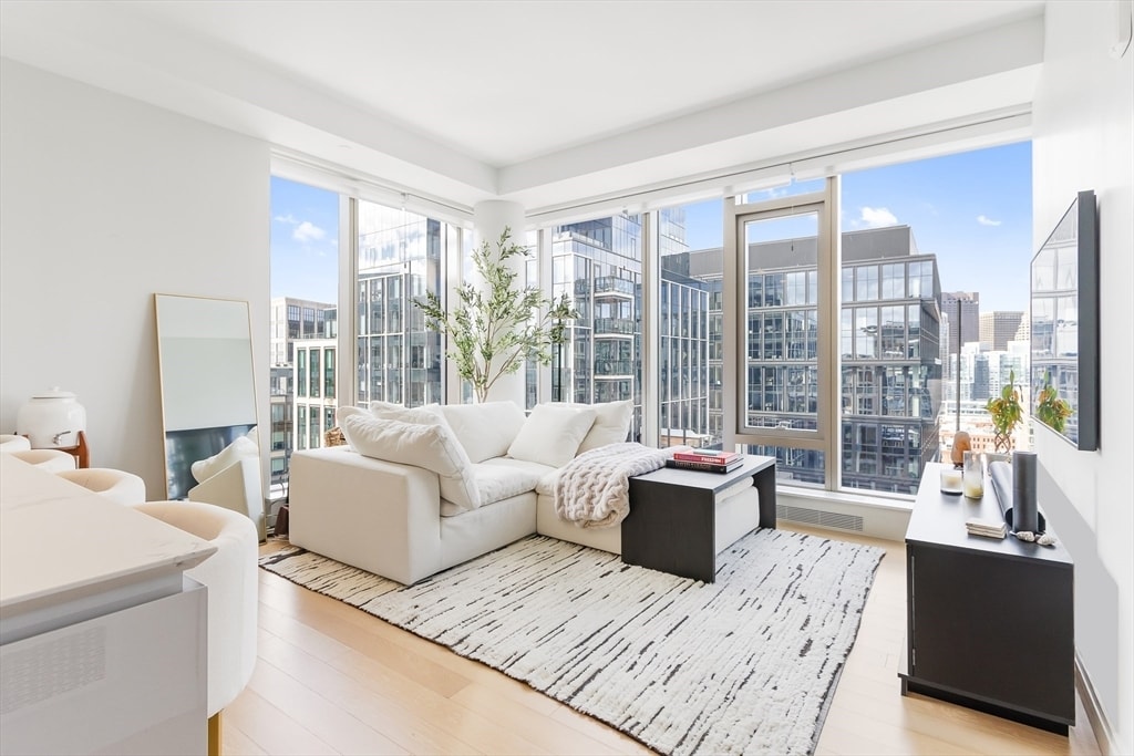 Primary Photo - 135 Seaport Blvd