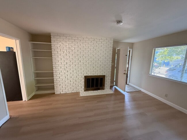 Building Photo - $2,695 - 2 Bd/1 Ba Duplex with remodeled kitchen and bath in Gilroy-Large backyard
