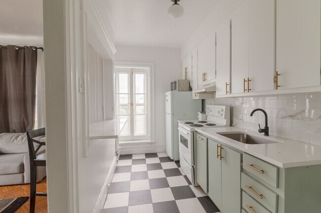 Photo du bâtiment - 1245 Rue St Marc