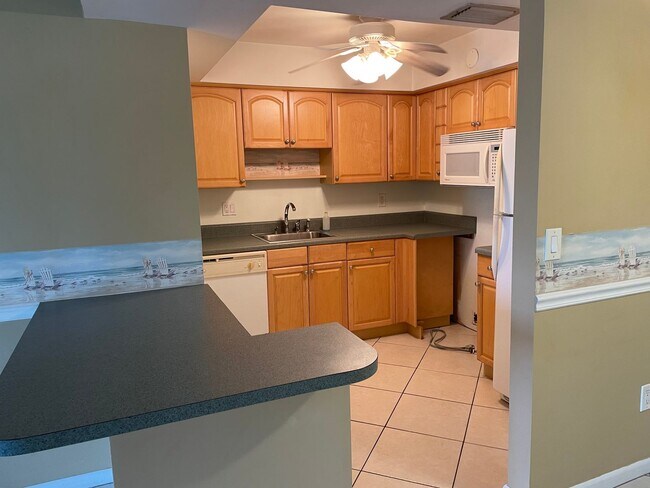 Building Photo - Adorable Condo!