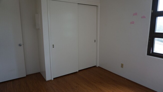 Foto del edificio - 2-bedroom, 1-bathroom unit with stunning m...