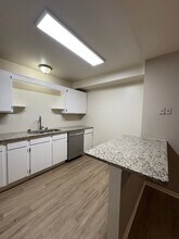 Building Photo - 1348 Geneva Dr