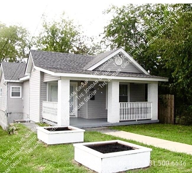 Photo - 73 Robertson St- House