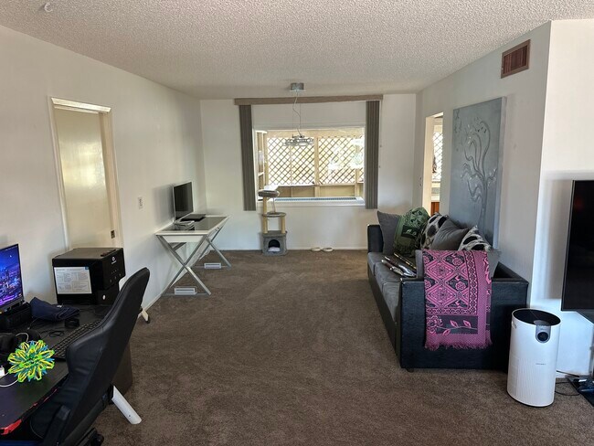 Foto del edificio - 5250 W Harmont Dr
