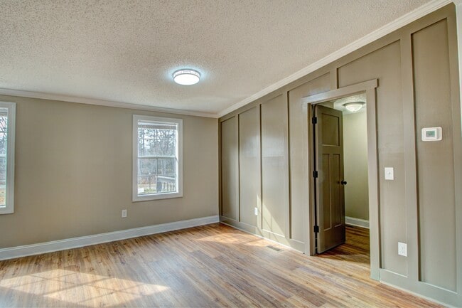 Building Photo - 105 Dutchess Dr