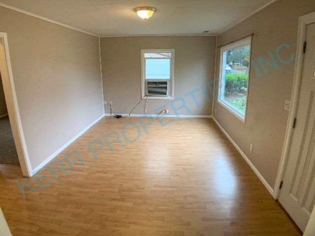 Building Photo - FREE RENT! Spacious 3-Bedroom Duplex Retre...