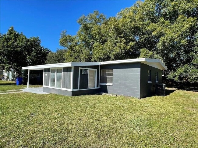 Building Photo - 206 Poinciana Cir