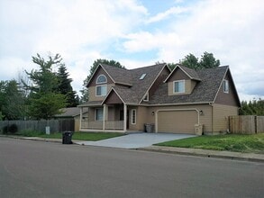 Building Photo - 2642 Newton St
