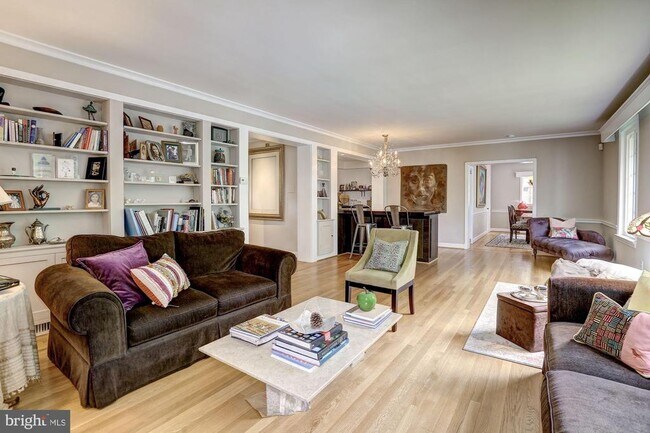 Foto del edificio - 5204 Westwood Dr