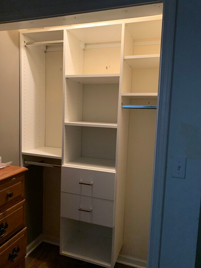 Nuevos organizadores de armario - 6438 N Lakewood Ave