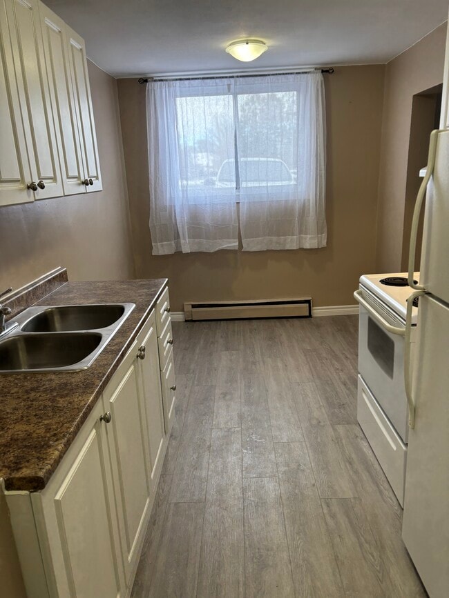 Building Photo - 206 Heiman St