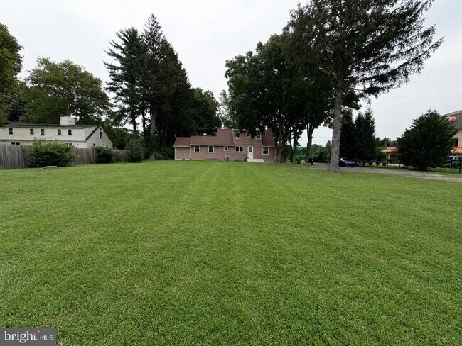 Foto del edificio - 580 Village Rd W