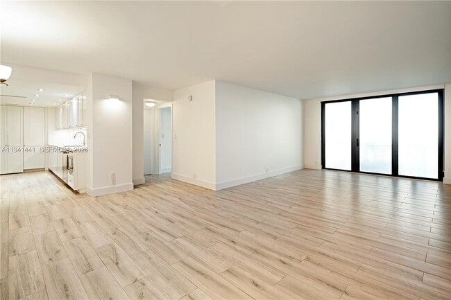 Building Photo - 1111 Crandon Blvd