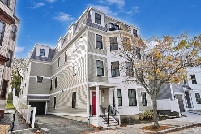 Building Photo - 213 E Eagle St