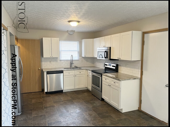 Building Photo - 5460 Poolbeg St