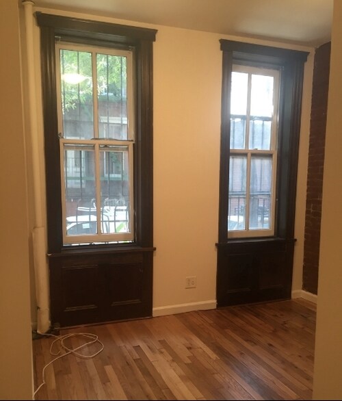 Primary Photo - 123 Bank St
