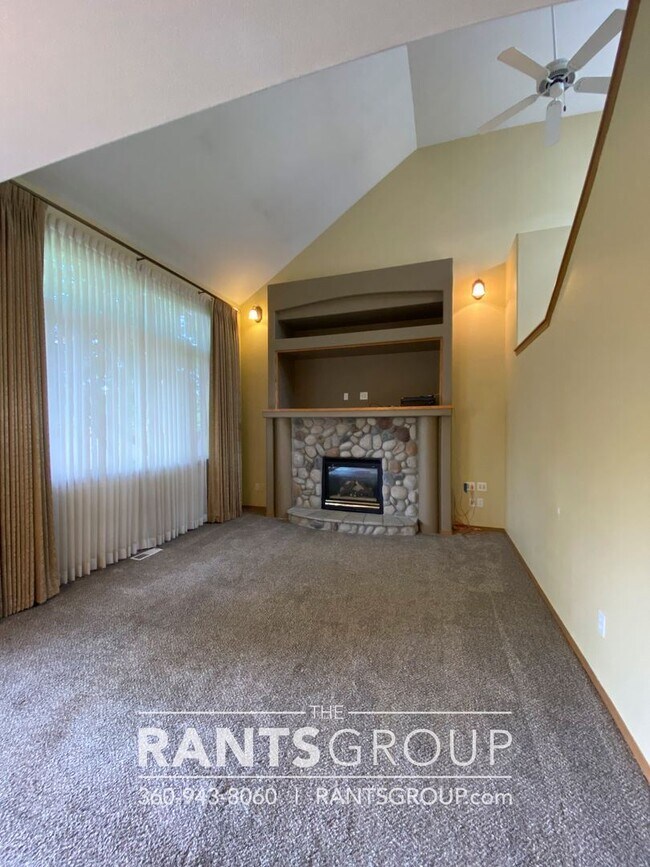Building Photo - 3 br, 2.5 bath House - 3220 Horse Haven St SE
