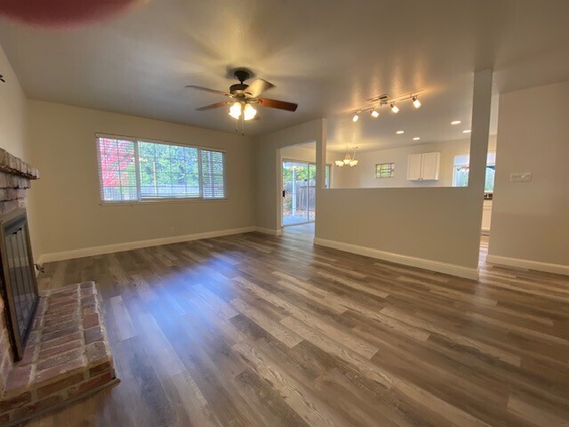 Building Photo - Beautiful and newly remodeled home in Rose...