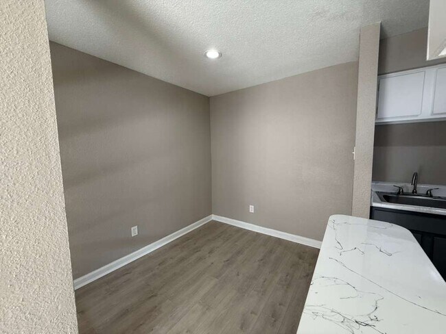 Foto del edificio - 8801 Glencrest Management Co LLC