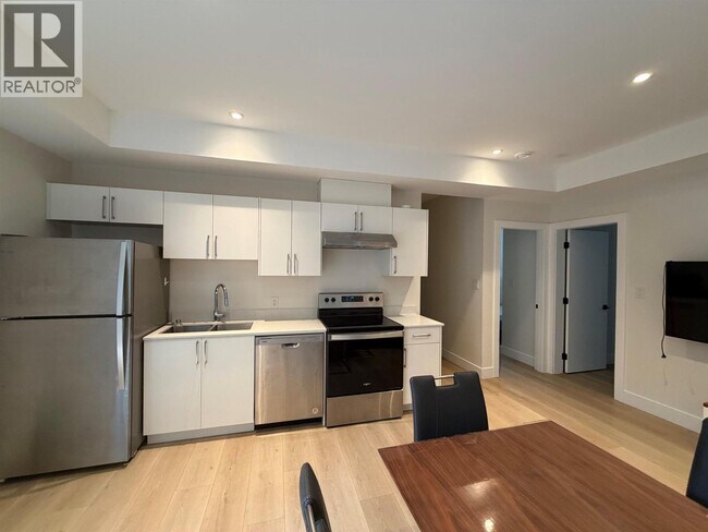 Photo du bâtiment - Lower unit-3170 CAPSTAN CRESCENT