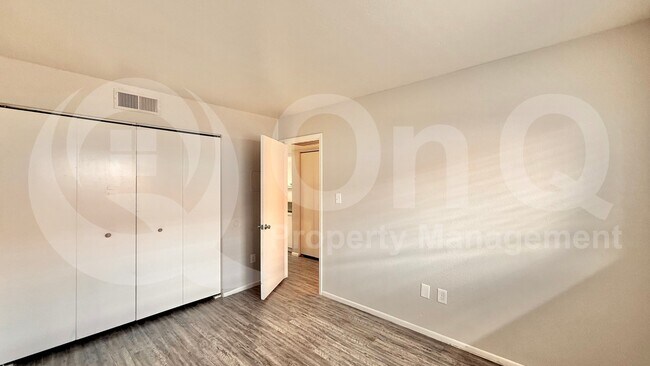 Foto del edificio - 3004 E Waltann Ln