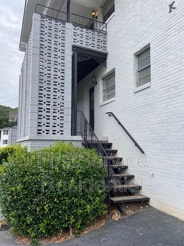 119 Pharr Rd NW Unit K2, Atlanta, GA 30305 Condo for Rent in Atlanta