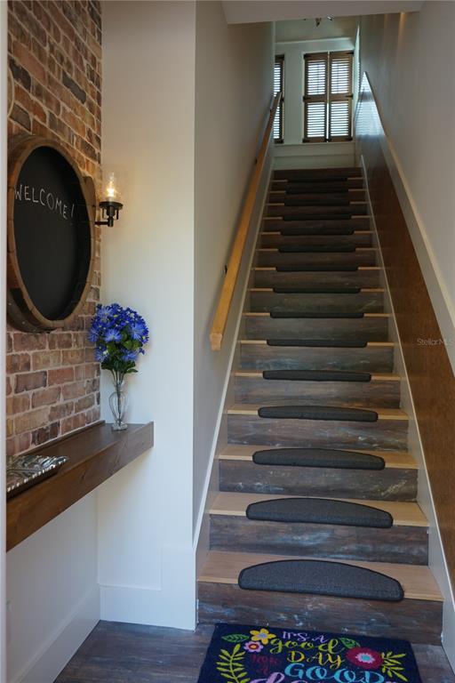 Building Photo - 1677 6th St