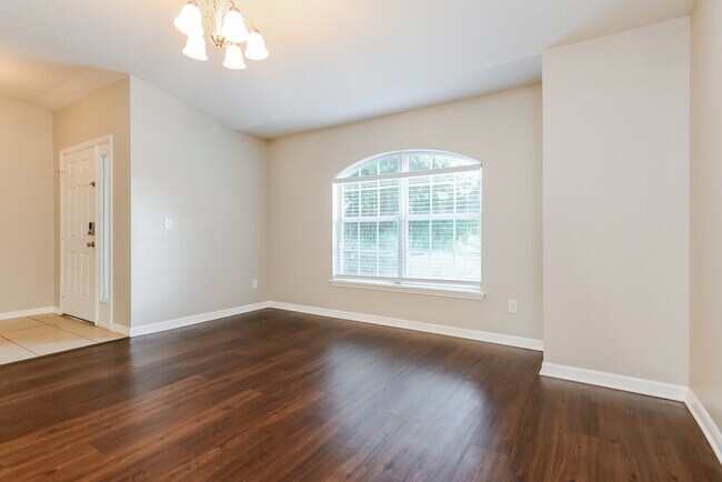 Foto del edificio - 13307 Tamarack Blvd