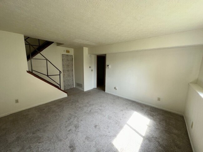 Foto del edificio - 5817 Forest Hills Blvd