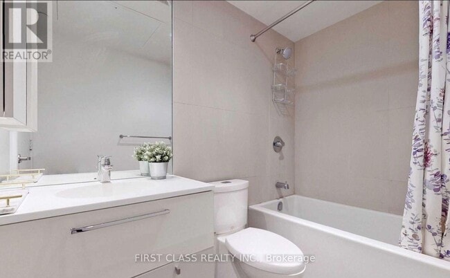 Building Photo - 15 Grenville St