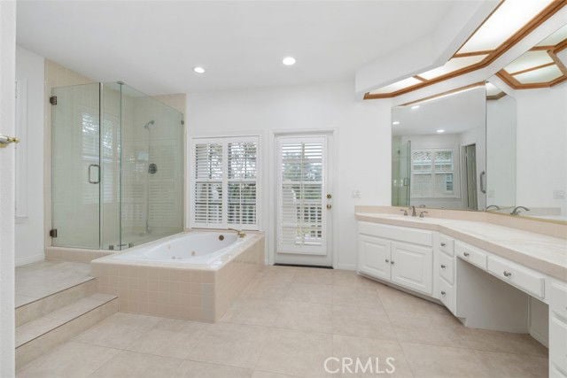 Building Photo - 1 Coachman