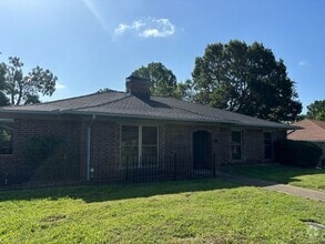 Building Photo - 15 Haven Cir