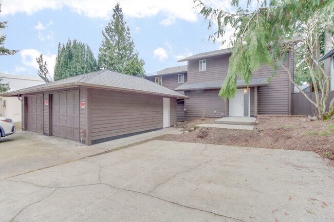 Building Photo - 914 66th Pl SE