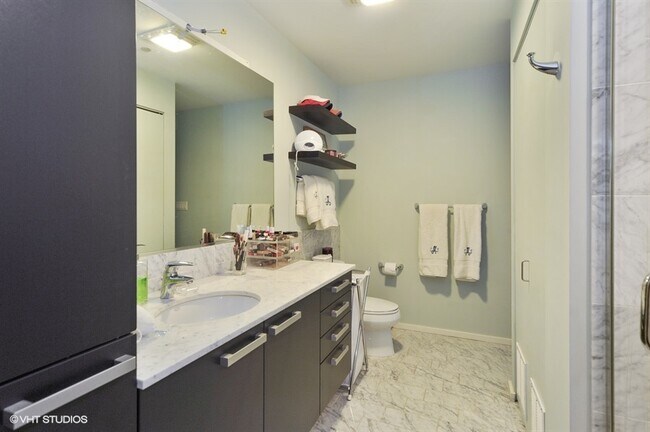 Foto del edificio - 550 N St Clair St