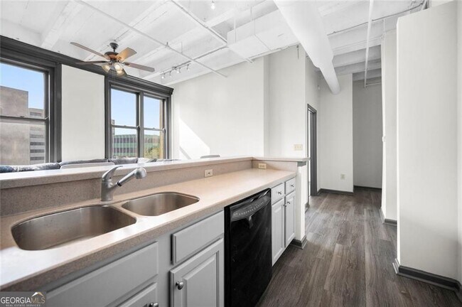 Foto del edificio - 32 Peachtree St NW