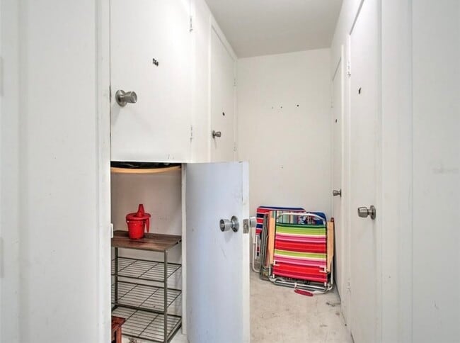 locked storage are - 125 5th Ave NE