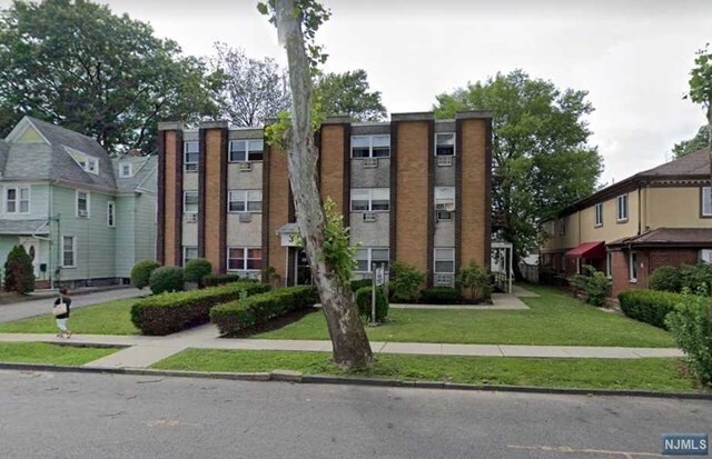 Primary Photo - 377 S Park St