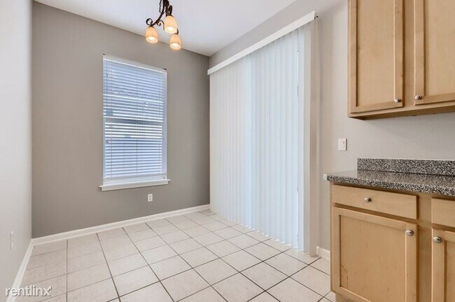 Building Photo - 3 br, 2.5 bath House - 6214 Interbay Avenue