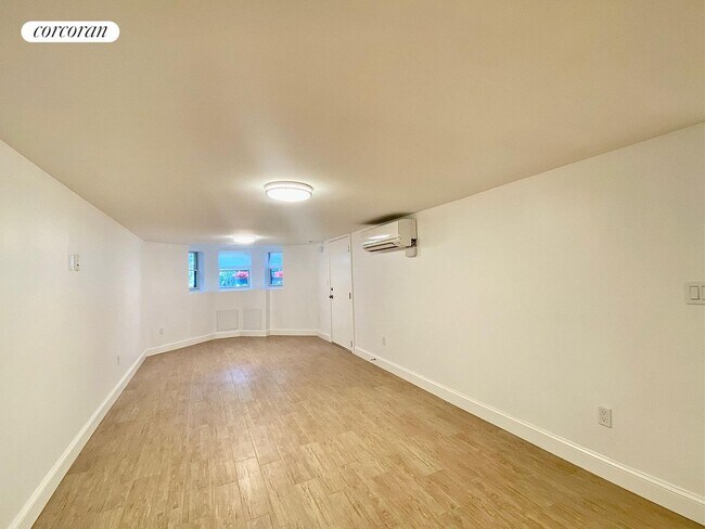 Foto del edificio - 287 E 7th St