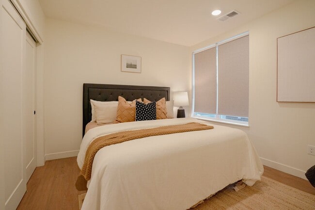 Interior Photo - 476 Taylor Apartments