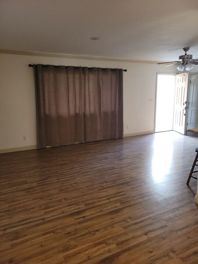 Foto del edificio - Unfurnished Long Term