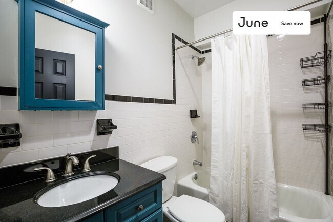 Building Photo - 356 W 39th St