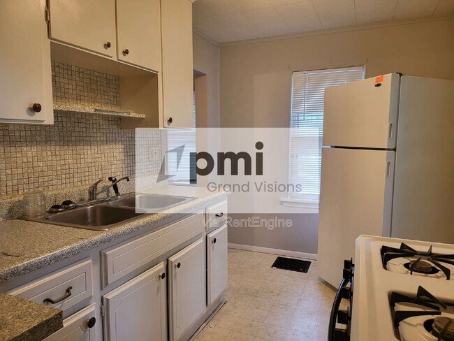 Foto del edificio - 1553 N Walnut Grove Ave