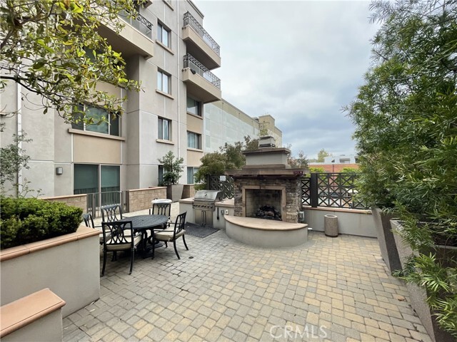 Foto del edificio - 931 E Walnut St