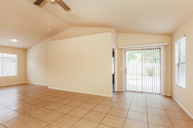 Building Photo - 11026 W Wilshire Dr