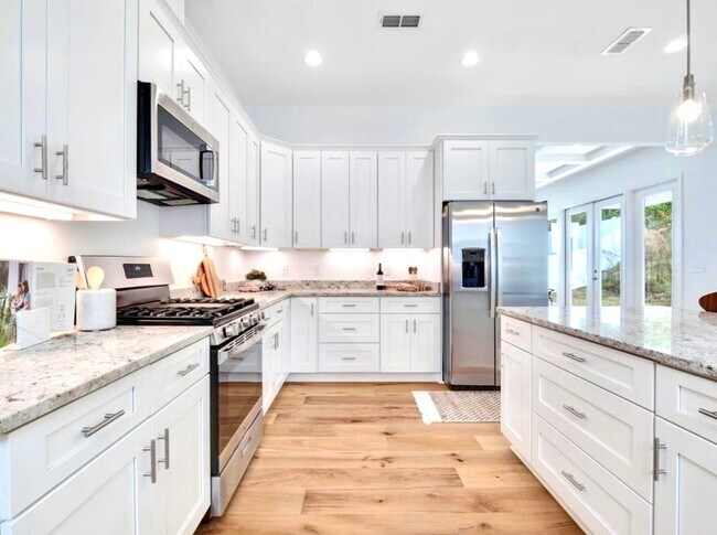 Foto del edificio - 5732 Bascom Ln