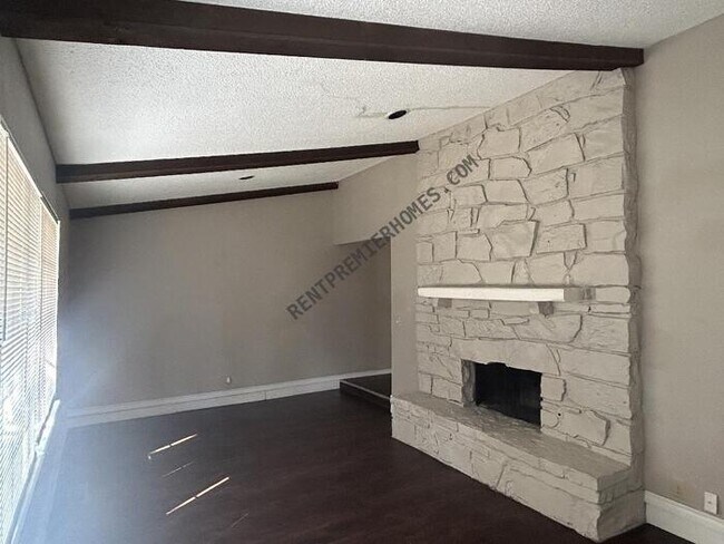 Foto del edificio - 7880 N 120th E Ave